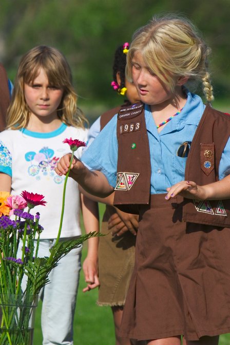Misha watches Sara choosing her flower