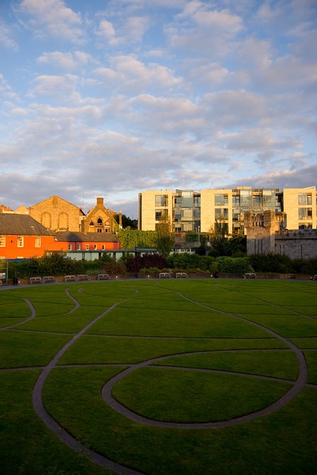 Dubh Linn Gardens