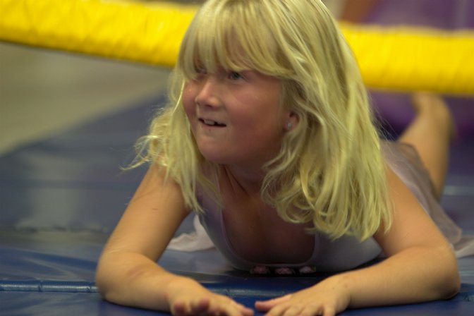 Sara limboing