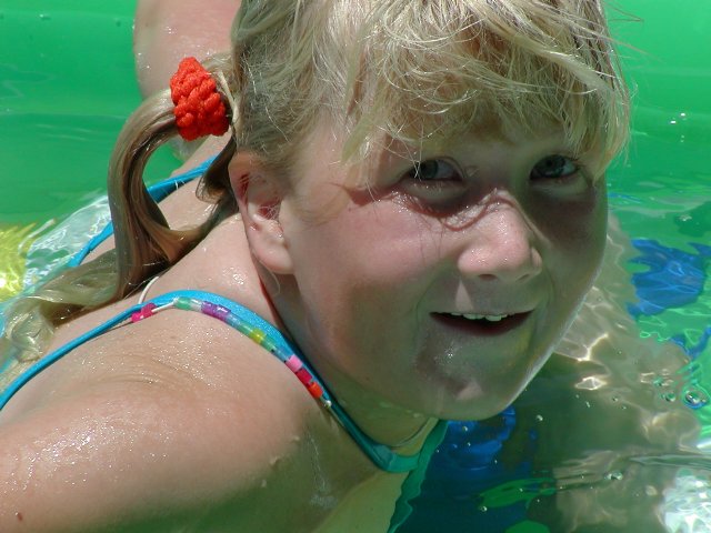 Sara swimming