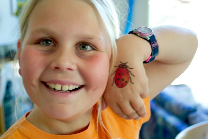 Lee shows off her ladybug tattoo